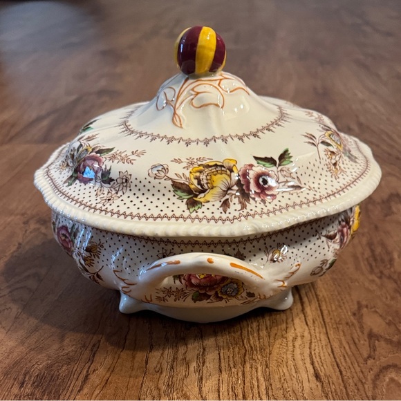 ANTIQUE RIDGWAYS ENGLAND
LYNTON FLORAL 8 IN ROUND
COVERED VEGETABLE DISH - Picture 5 of 11